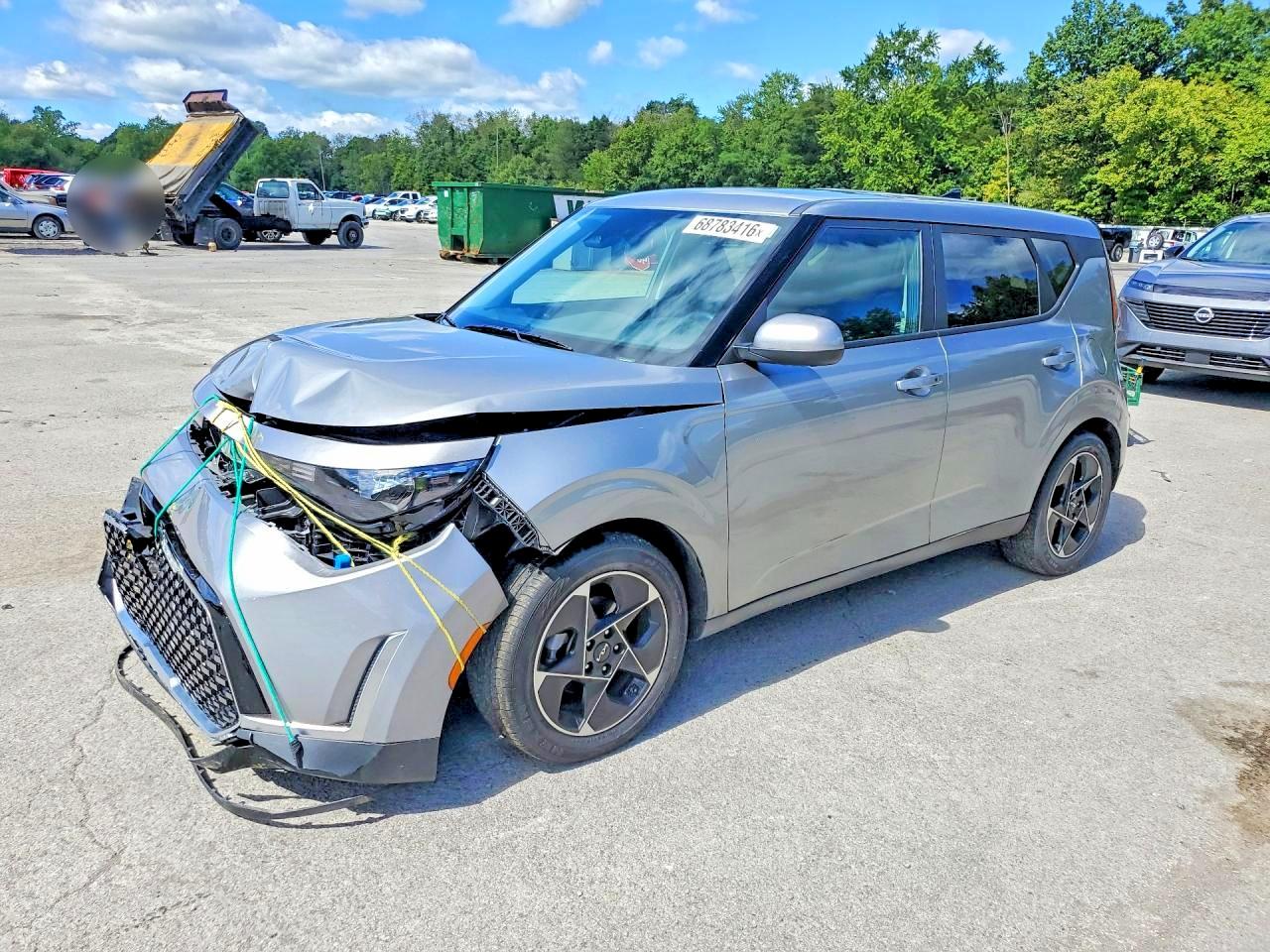 2023 KIA SOUL EX — Front 3/4
