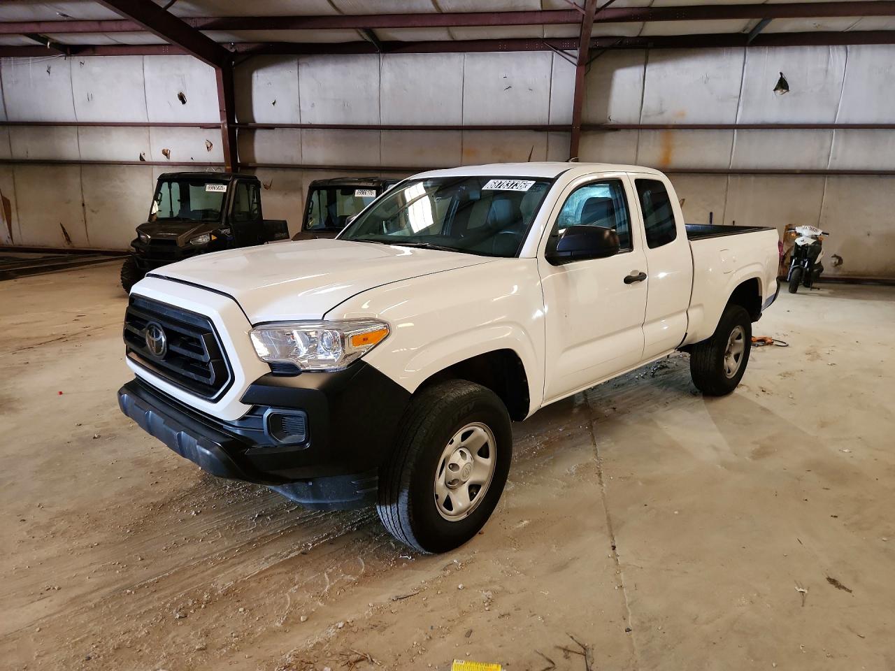 2022 TOYOTA TACOMA SR5 — Front 3/4