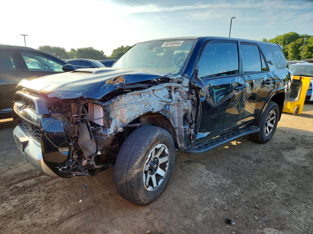 2022 TOYOTA 4RUNNER — Front 3/4
