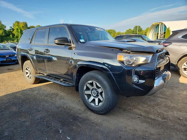 2022 TOYOTA 4RUNNER — Passenger 3/4