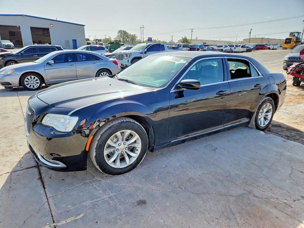 2015 CHRYSLER 300 — DSFA — Front 3/4