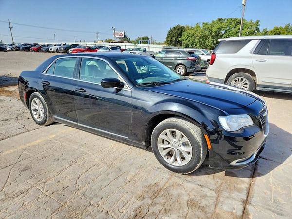 2015 CHRYSLER 300 Limited — Passenger 3/4