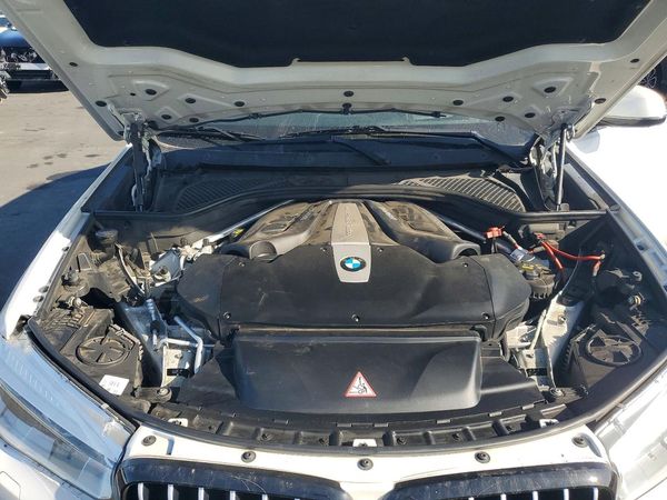 2016 BMW X6 xDrive50i — Engine bay