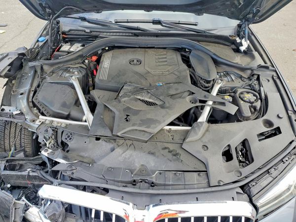 2021 BMW 530 xDrive — Engine bay