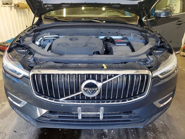 2019 VOLVO XC60 Inscription — Engine bay