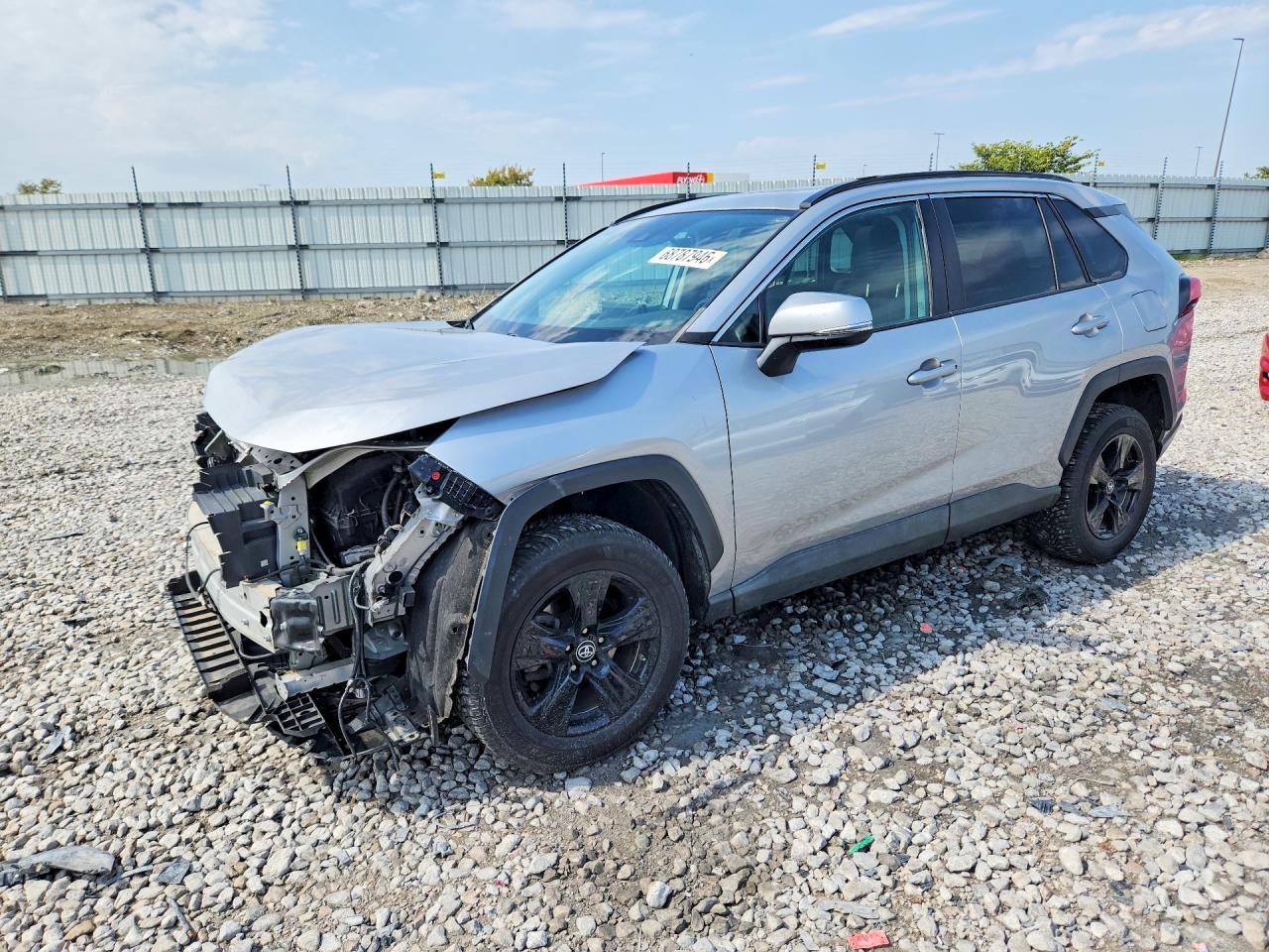 2019 TOYOTA RAV4 — Front 3/4