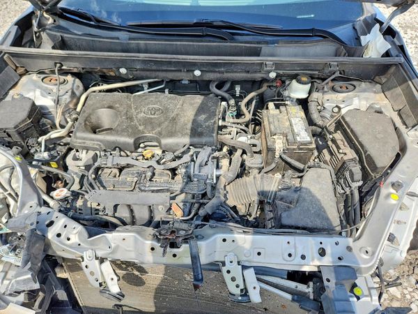 2019 TOYOTA RAV4 — Engine bay
