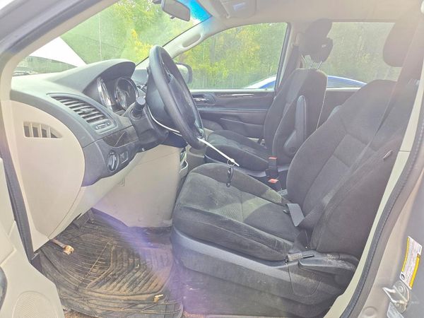 2016 DODGE GRAND CARAVAN SE — DENT