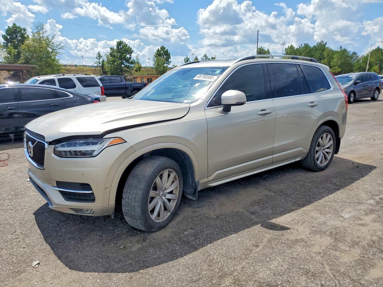 2017 VOLVO XC90 Momentum