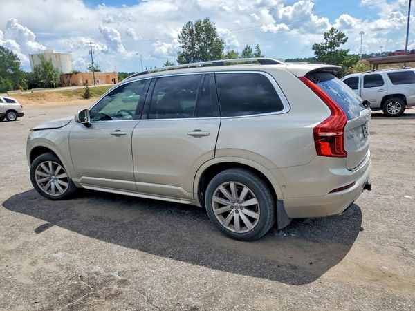 2017 VOLVO XC90 Momentum