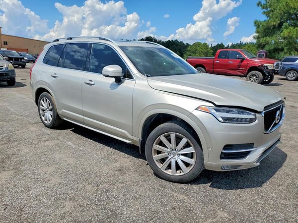 2017 VOLVO XC90 Momentum