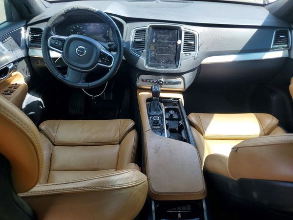 2017 VOLVO XC90 Momentum
