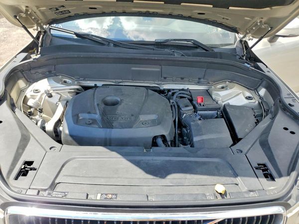 2017 VOLVO XC90 Momentum