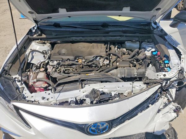 2022 TOYOTA CAMRY XLE — Engine bay