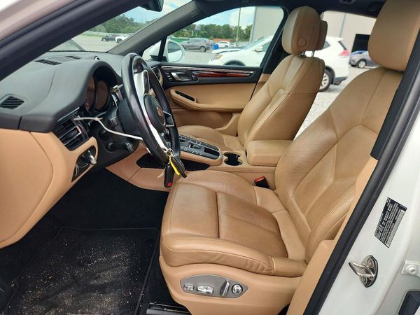 2020 PORSCHE MACAN