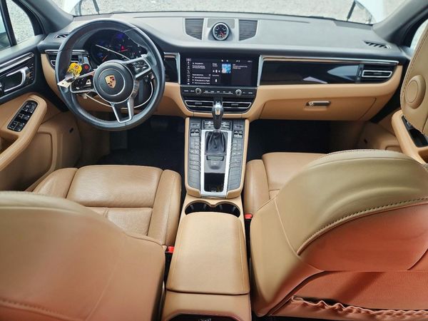 2020 PORSCHE MACAN