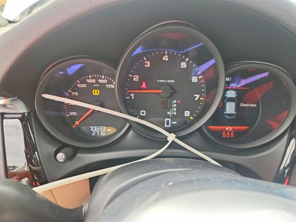 2020 PORSCHE MACAN
