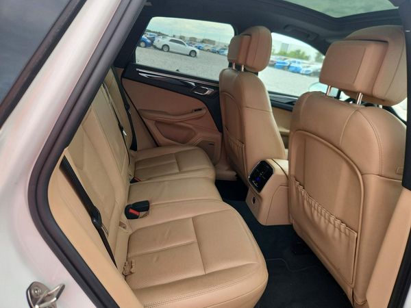 2020 PORSCHE MACAN
