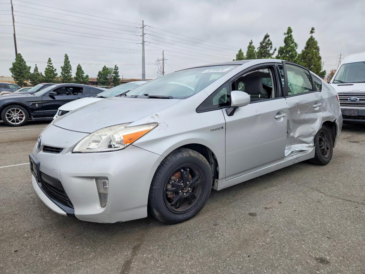 2013 TOYOTA PRIUS — Front 3/4