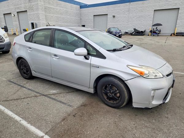 2013 TOYOTA PRIUS — Passenger 3/4