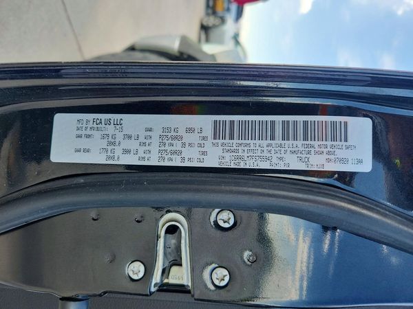 2015 RAM 1500 SLT — VINS