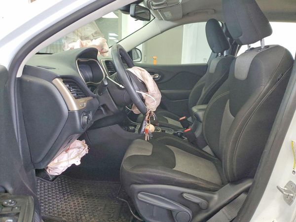 2014 JEEP CHEROKEE Sport — DENT