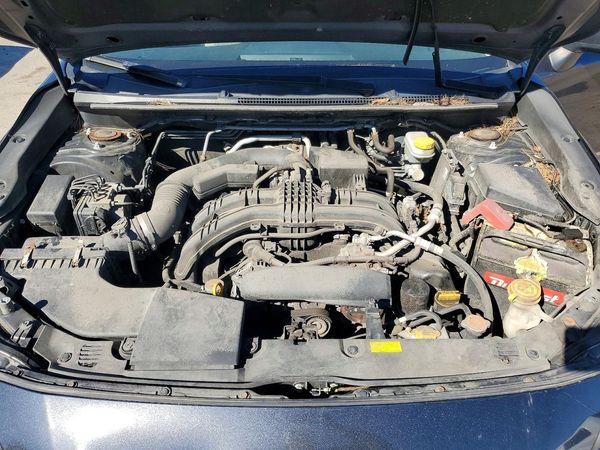 2018 SUBARU CROSSTREK Premium — Engine bay