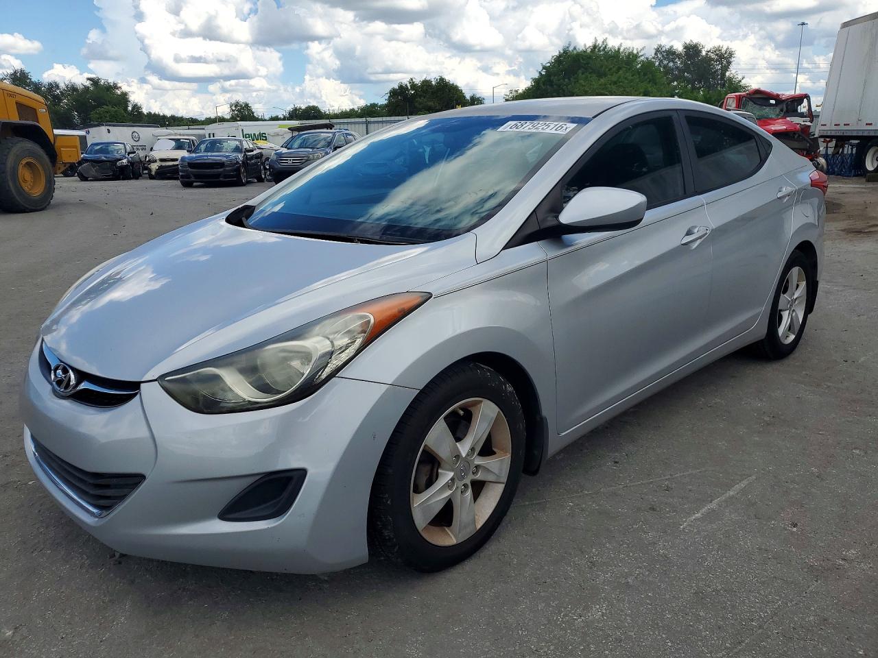 2013 HYUNDAI ELANTRA