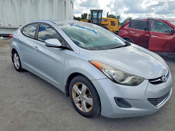 2013 HYUNDAI ELANTRA