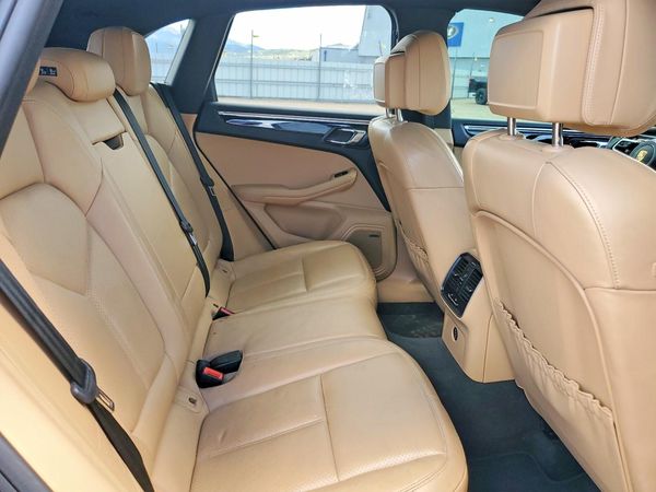 2018 PORSCHE MACAN