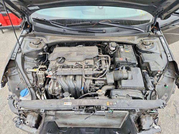 2023 HYUNDAI ELANTRA — Engine bay