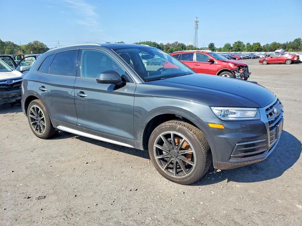 2018 AUDI Q5 quattro Premium — Passenger 3/4