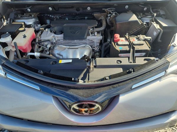2018 TOYOTA RAV4 Ltd/Platinum — Engine bay