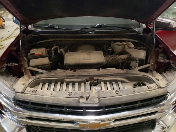 2020 CHEVROLET SILVERADO LT — Engine bay