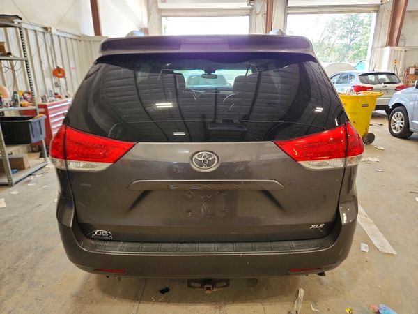 2013 TOYOTA SIENNA