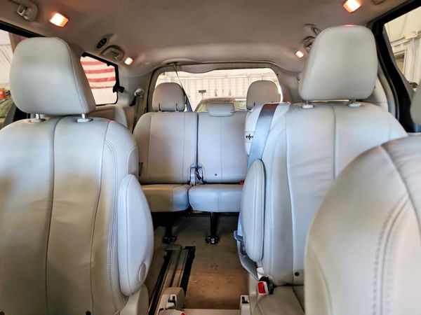 2013 TOYOTA SIENNA