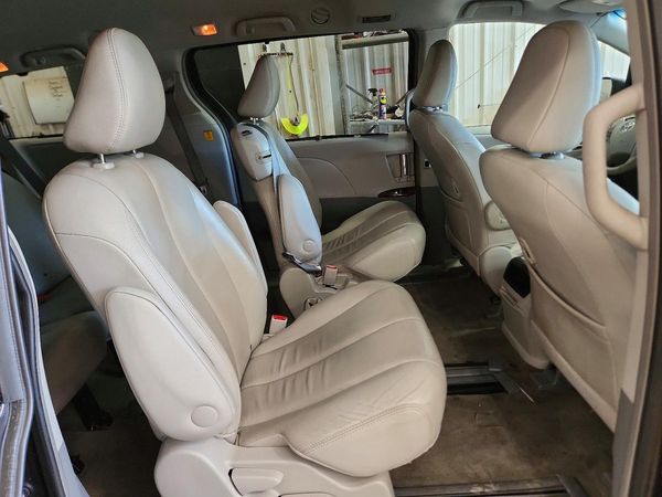 2013 TOYOTA SIENNA