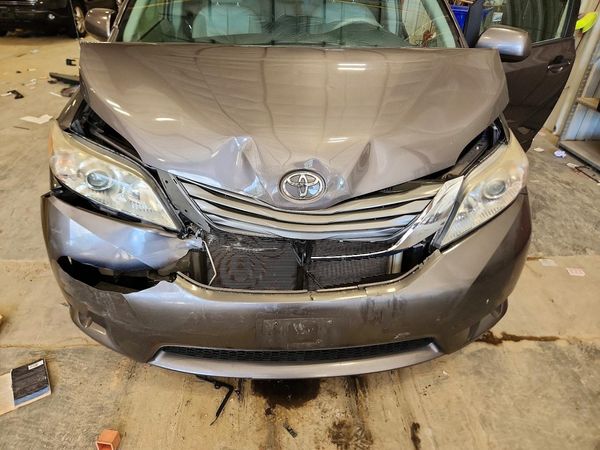 2013 TOYOTA SIENNA