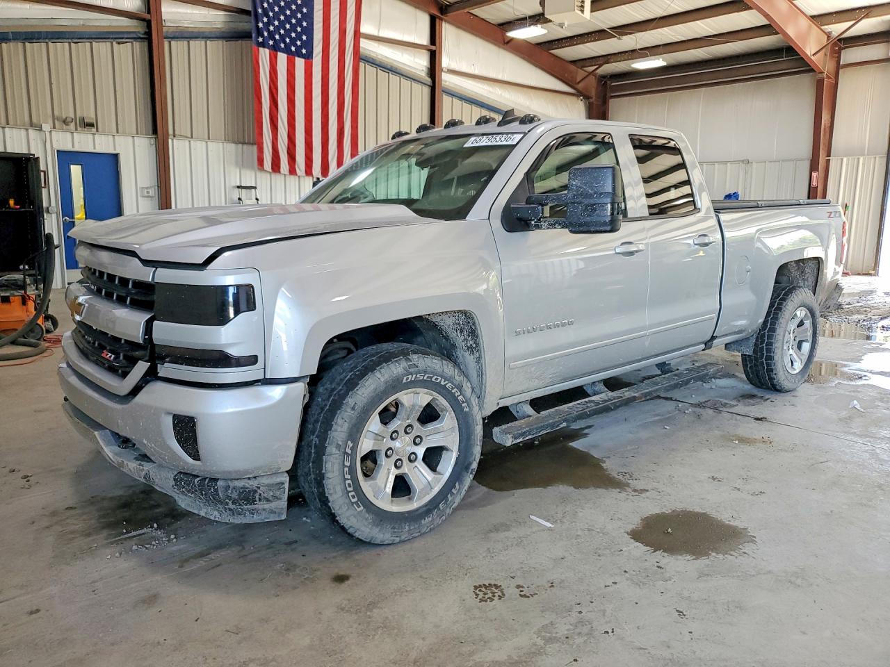 2018 CHEVROLET SILVERADO LT — Front 3/4