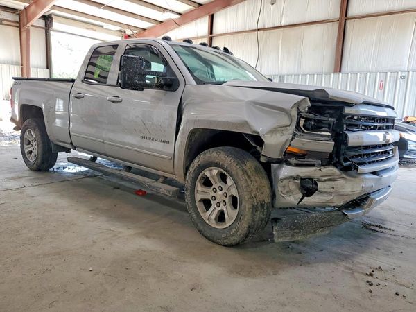 2018 CHEVROLET SILVERADO LT — Passenger 3/4