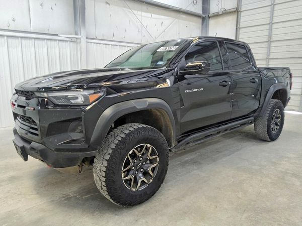 2025 CHEVROLET COLORADO ZR2 — Front 3/4
