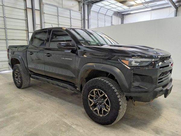 2025 CHEVROLET COLORADO ZR2 — Passenger 3/4