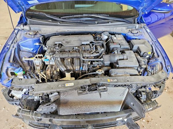 2025 HYUNDAI ELANTRA SE — Engine bay
