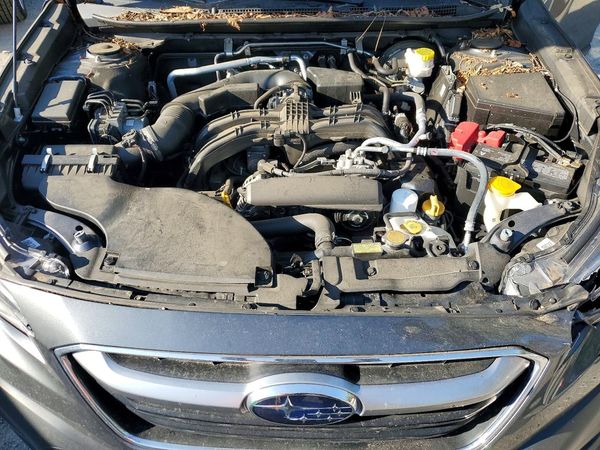 2022 SUBARU OUTBACK — Engine bay