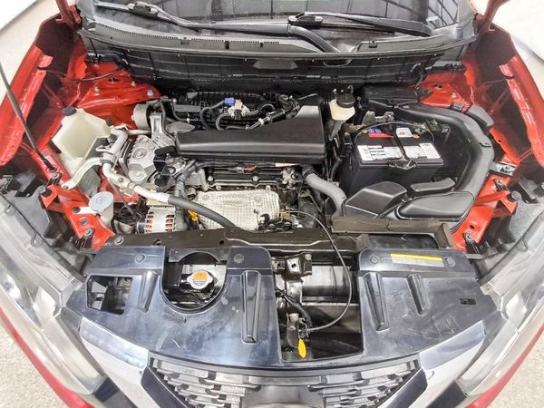 2018 NISSAN ROGUE — Engine bay