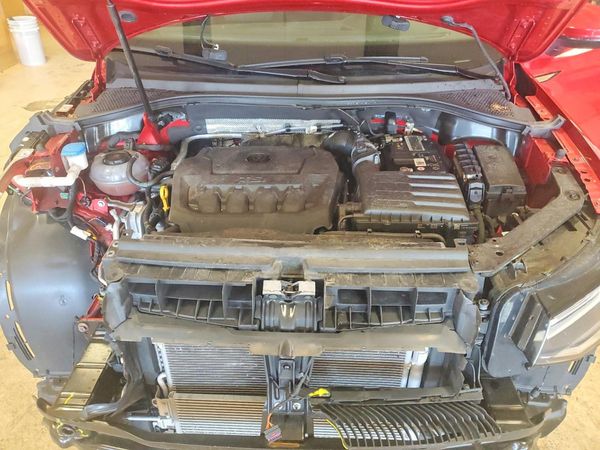2022 VOLKSWAGEN TIGUAN 4Motion SE — Engine bay