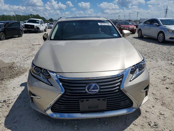 2017 LEXUS ES 300h