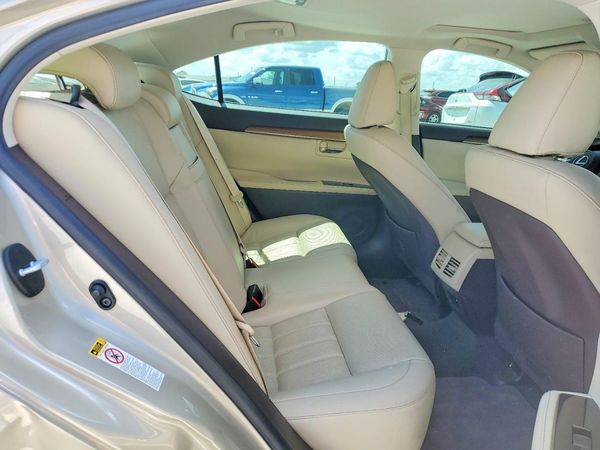 2017 LEXUS ES 300h