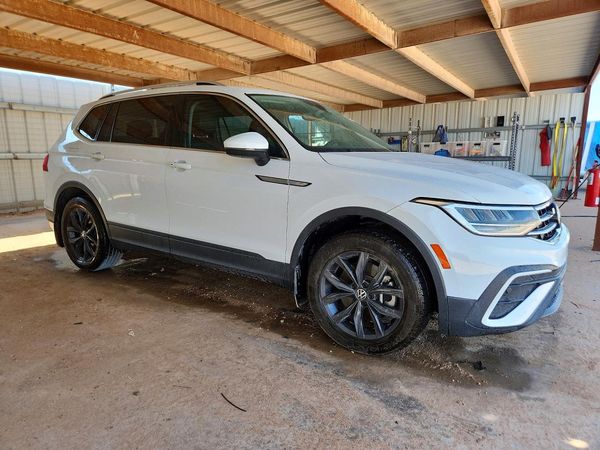 2022 VOLKSWAGEN TIGUAN SE — Passenger 3/4