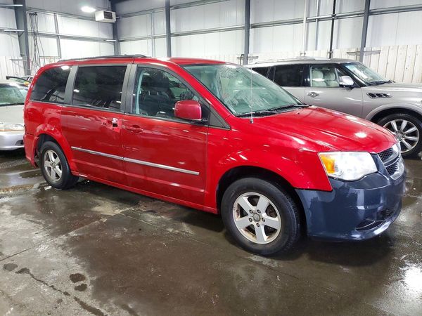 2013 DODGE GRAND CARAVAN — Passenger 3/4